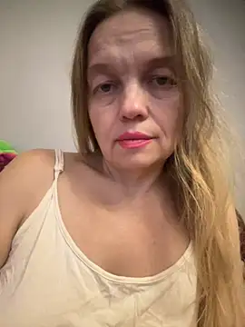 Susanel online show from September 22, 2025, 5:37 pm