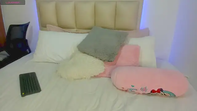 EbonyDream77 online show from July 28, 2026, 3:21 pm