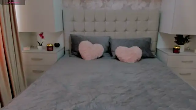 mysteriousbrunette26 online show from April 18, 2026, 8:29 am