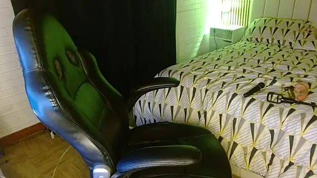 bella savati online show from February 9, 2025, 3:53 am