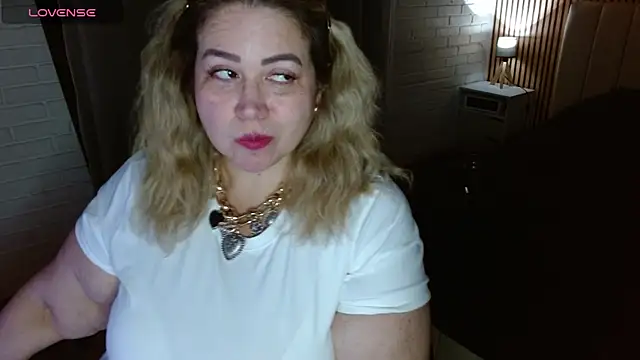 Snapshot of bella_savati chatting on April 7, 2026, 11:59 pm bella savati online show from April 7, 2026, 11:59 pm