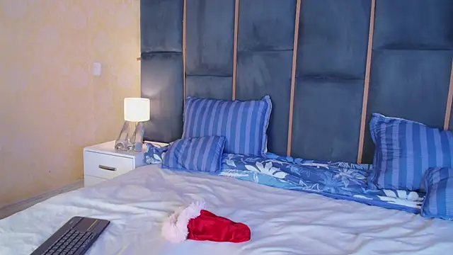 Snapshot of CaseyMoon chatting on December 21, 2025, 12:45 pm CaseyMoon online show from December 21, 2025, 12:45 pm