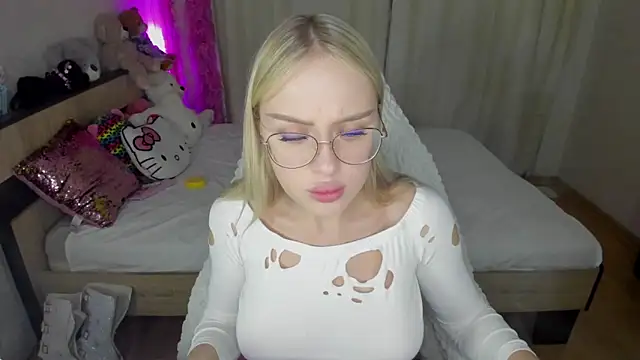 Snapshot of ElinOceanX chatting on October 1, 2025, 4:13 pm ElinOceanX online show from October 1, 2025, 4:13 pm