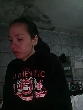 Snapshot of Venusluxodomme chatting on June 4, 2026, 7:36 am Venusluxodomme online show from June 4, 2026, 7:36 am