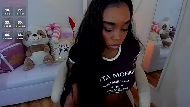 Snapshot of zobe_love chatting on January 3, 2025, 5:31 pm zobe love online show from January 3, 2025, 5:31 pm