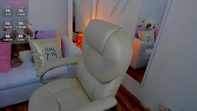 Snapshot of zobe_love chatting on January 28, 2025, 5:35 pm zobe love online show from January 28, 2025, 5:35 pm