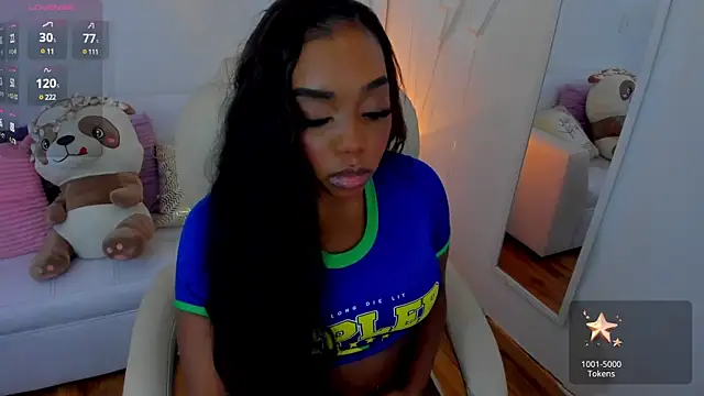 Snapshot of zobe_love chatting on February 10, 2025, 5:19 pm zobe love online show from February 10, 2025, 5:19 pm
