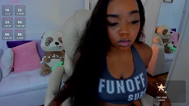 Snapshot of zobe_love chatting on March 6, 2025, 8:48 pm zobe love online show from March 6, 2025, 8:48 pm