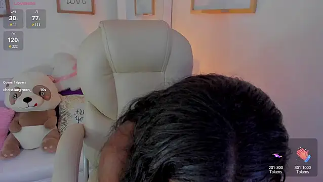 Snapshot of zobe_love chatting on February 5, 2026, 5:28 pm zobe love online show from February 5, 2026, 5:28 pm