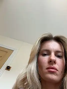 Snapshot of DollyDripp chatting on May 8, 2026, 10:09 am DollyDripp online show from May 8, 2026, 10:09 am