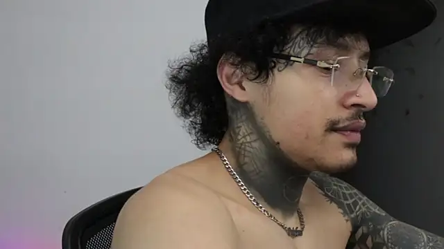 Snapshot of trieone chatting on February 12, 2026, 1:33 am trieone online show from February 12, 2026, 1:33 am