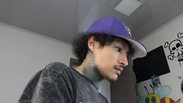 trieone online show from April 18, 2026, 4:33 pm