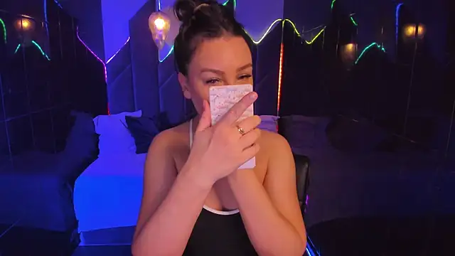 MilenaMellow online show from November 13, 2025, 8:41 pm