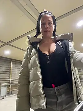 Snapshot of Viola_Beck chatting on February 13, 2025, 2:56 am Viola Beck online show from February 13, 2025, 2:56 am