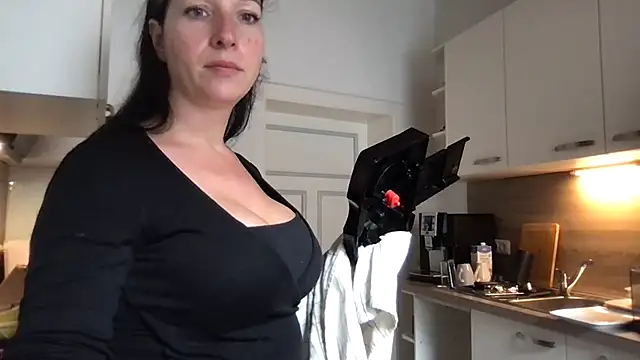 Snapshot of Viola_Beck chatting on September 15, 2025, 7:52 am Viola Beck online show from September 15, 2025, 7:52 am