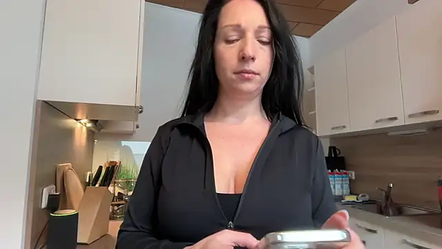 Viola Beck online show from February 14, 2026, 12:24 pm