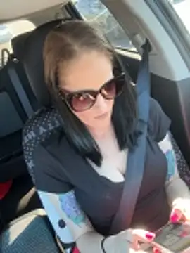 lolabunny9 online show from January 5, 2026, 5:27 pm