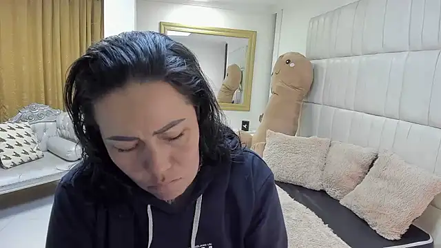 gaby trent online show from December 17, 2025, 11:38 am