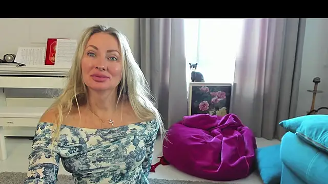 Veola new online show from October 8, 2025, 3:59 am