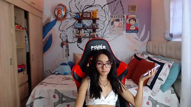 LinzyBaner online show from October 7, 2025, 10:07 pm