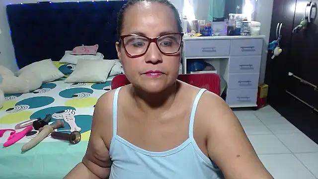 pervert mommy  online show from February 27, 2026, 11:10 am