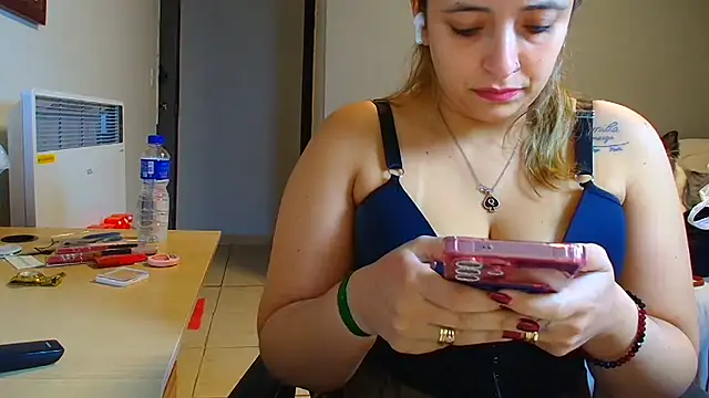 Snapshot of BumbumGigante chatting on July 10, 2026, 12:52 pm BumbumGigante online show from July 10, 2026, 12:52 pm