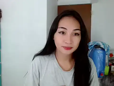 Snapshot of SweetLilly_18 chatting on December 5, 2024, 10:23 am SweetLilly 18 online show from December 5, 2024, 10:23 am