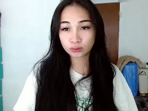Snapshot of SweetLilly_18 chatting on December 11, 2024, 5:59 pm SweetLilly 18 online show from December 11, 2024, 5:59 pm