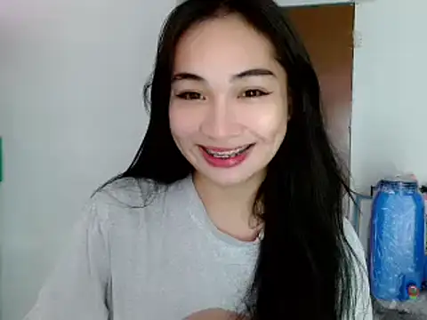 Snapshot of SweetLilly_18 chatting on January 21, 2025, 12:29 pm SweetLilly 18 online show from January 21, 2025, 12:29 pm