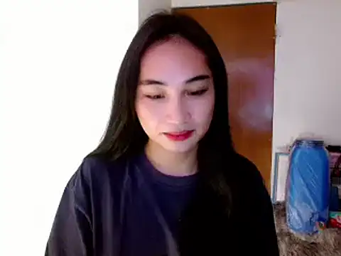 Snapshot of SweetLilly_18 chatting on January 22, 2025, 12:06 pm SweetLilly 18 online show from January 22, 2025, 12:06 pm