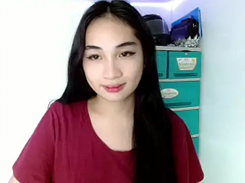 Snapshot of SweetLilly_18 chatting on February 2, 2025, 10:46 am SweetLilly 18 online show from February 2, 2025, 10:46 am