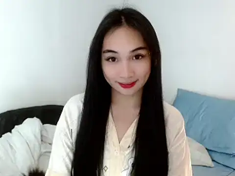 Snapshot of SweetLilly_18 chatting on February 24, 2025, 3:33 am SweetLilly 18 online show from February 24, 2025, 3:33 am