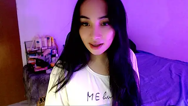 SweetLilly 18 online show from November 24, 2025, 3:28 am