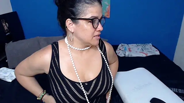 GlendaStarx online show from April 19, 2026, 9:39 pm