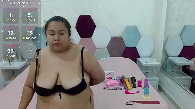 Snapshot of angel_blue chatting on February 27, 2025, 5:15 pm angel blue online show from February 27, 2025, 5:15 pm