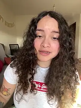 Snapshot of Sweet_sully__ chatting on February 19, 2025, 9:50 am Sweet sully   online show from February 19, 2025, 9:50 am