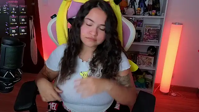 Snapshot of Sweet_sully__ chatting on September 23, 2025, 8:17 am Sweet sully   online show from September 23, 2025, 8:17 am