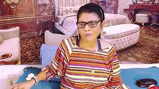 Snapshot of IndianAllure chatting on May 29, 2026, 5:38 am IndianAllure online show from May 29, 2026, 5:38 am