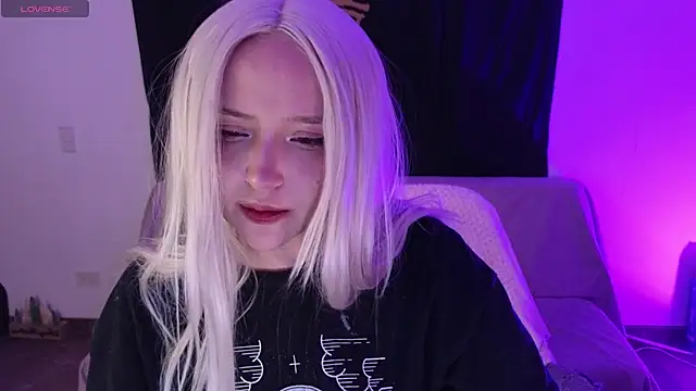 KuroChan420 online show from February 26, 2025, 3:32 am