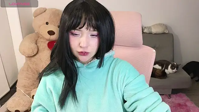 KuroChan420 online show from April 18, 2026, 5:33 am