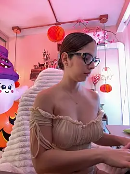 Zoe Bae online show from October 28, 2025, 8:44 pm