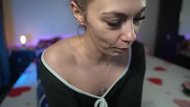 TiffanyPierce online show from December 4, 2025, 9:34 pm