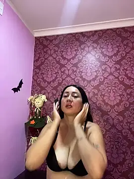 juliana diaz online show from October 31, 2025, 11:22 am