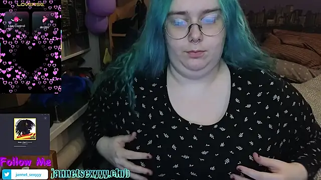 JannetPie online show from March 18, 2025, 8:37 pm