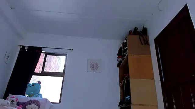 AlondraDiossa03 online show from September 23, 2025, 3:37 pm