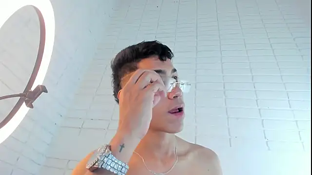 Snapshot of AlanNaughty chatting on December 29, 2024, 7:50 am AlanNaughty online show from December 29, 2024, 7:50 am