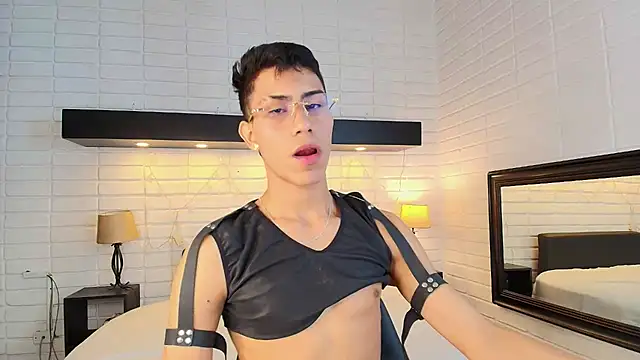 Snapshot of AlanNaughty chatting on January 7, 2025, 9:46 pm AlanNaughty online show from January 7, 2025, 9:46 pm