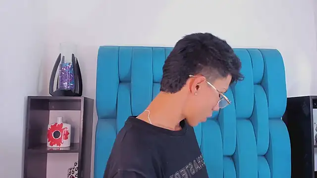 Snapshot of AlanNaughty chatting on January 10, 2025, 8:26 pm AlanNaughty online show from January 10, 2025, 8:26 pm