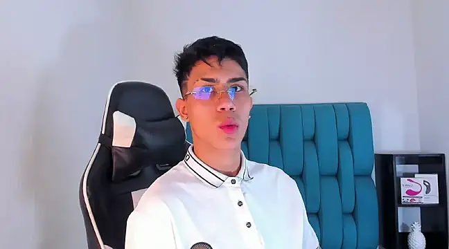 Snapshot of AlanNaughty chatting on February 2, 2025, 4:26 am AlanNaughty online show from February 2, 2025, 4:26 am