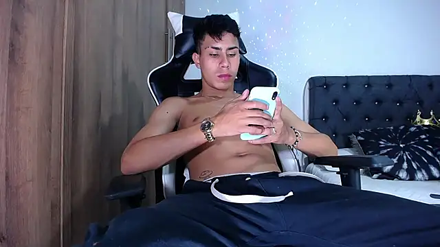 Snapshot of AlanNaughty chatting on March 15, 2025, 12:04 am AlanNaughty online show from March 15, 2025, 12:04 am